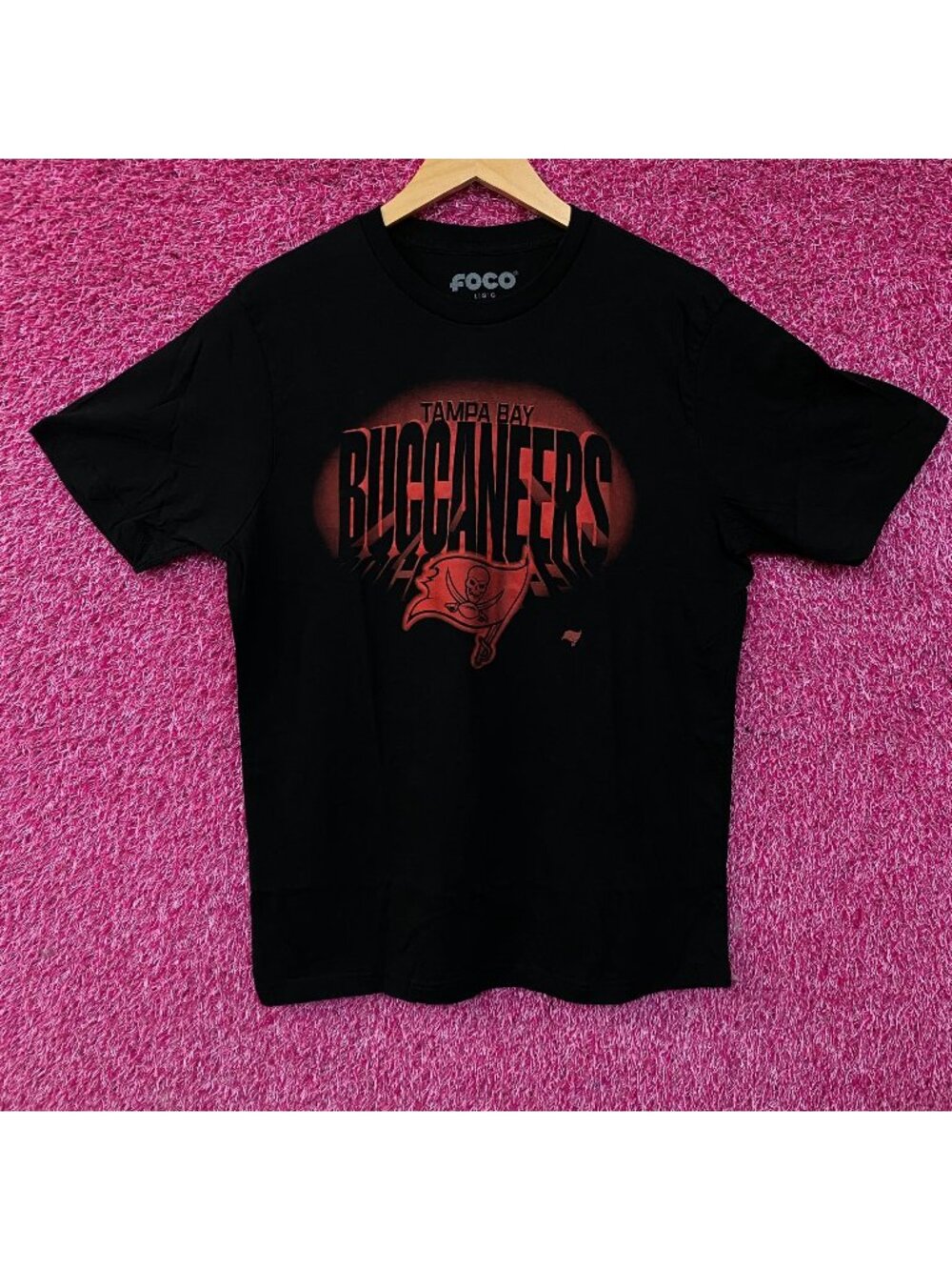 FOCO Tampa Bay Buccaneer Team Logo Graphic T-Shirt Large